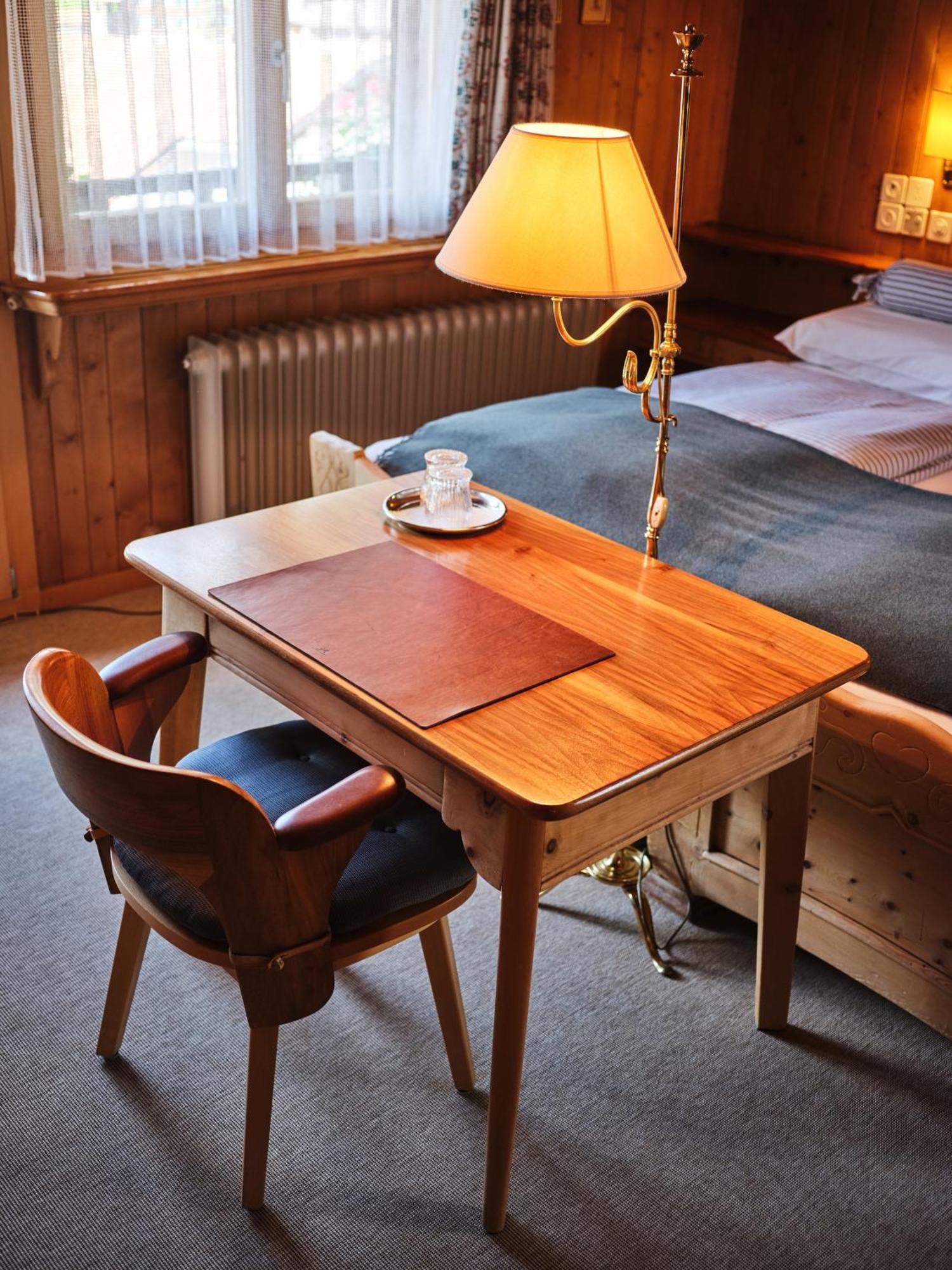 Hotel Chesa Grischuna Клостерс Номер фото